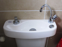 WiCi Concept, auf die Toilette anpassungsfähiges Waschbecken - Herr B (Frankreich - 72)